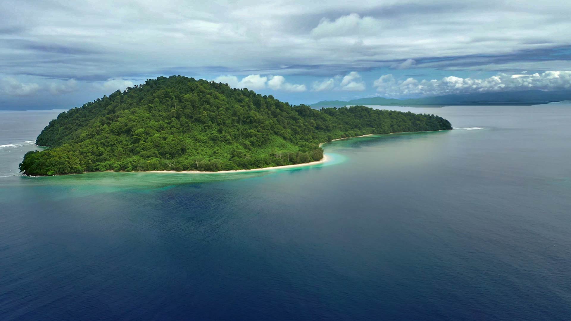 View of Siroktabe Desert Island from the sky